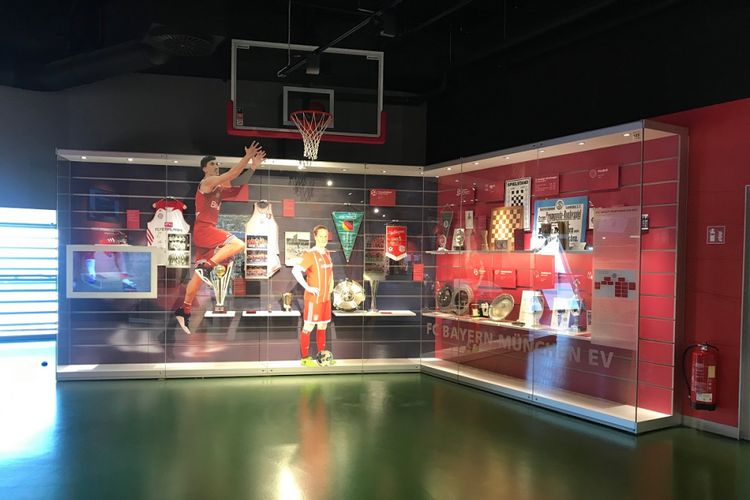 Sektor klub bola basket Bayern Muenchen di museum klub. Foto diambil saat Bundesliga Media Visit di Allianz Arena, 23 Februari 2019. 