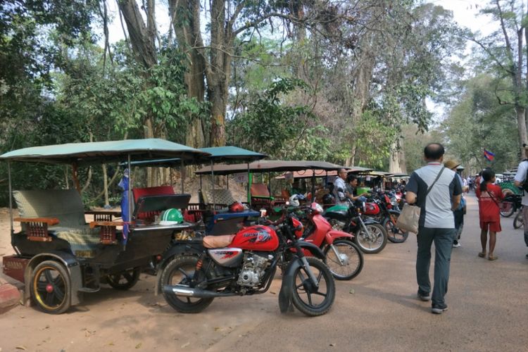 Tuk tuk, delman motor ala Kamboja.