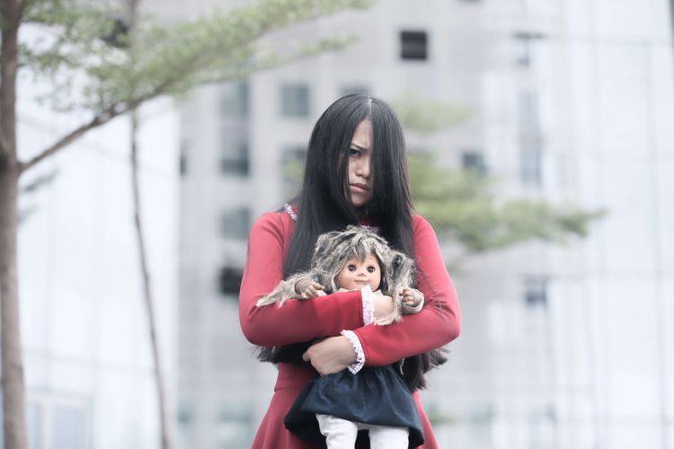 Marie Antoinette Riana Graharani aktris pemeran Riana dalam film The Sacred Riana : Beginning, saat mengunjungi Kantor Redaksi Kompas.com di Menara Kompas, Jakarta, Rabu (6/3/2019). Film bergenre horor ini akan tayang di boskop mulai 14 Maret mandatang.