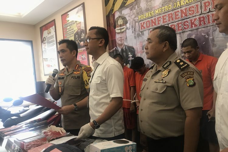 Polres Metro Jakarta Selatan menangkap kawanan begalyang diduga sudah beraksi di 10 TKP di Jakarta Selatan, Senin (11/3/2019). 