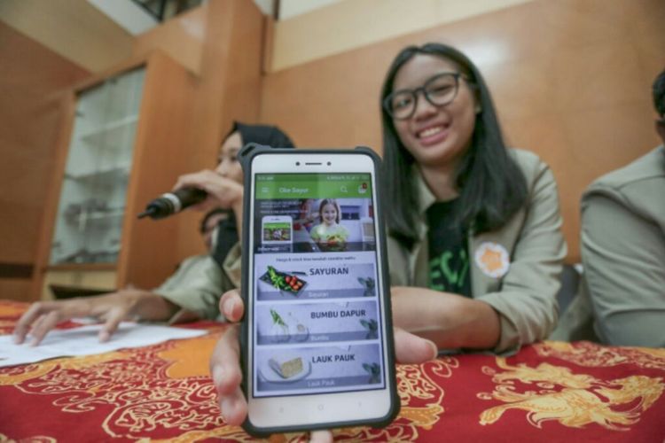 Aplikasi OkeSayur yang menjadi juara 1 Gemastik 2018, saat ini sudah bisa diunduh secara gratis di PlayStore dan melayani wilayah Jateng dan DIY. 