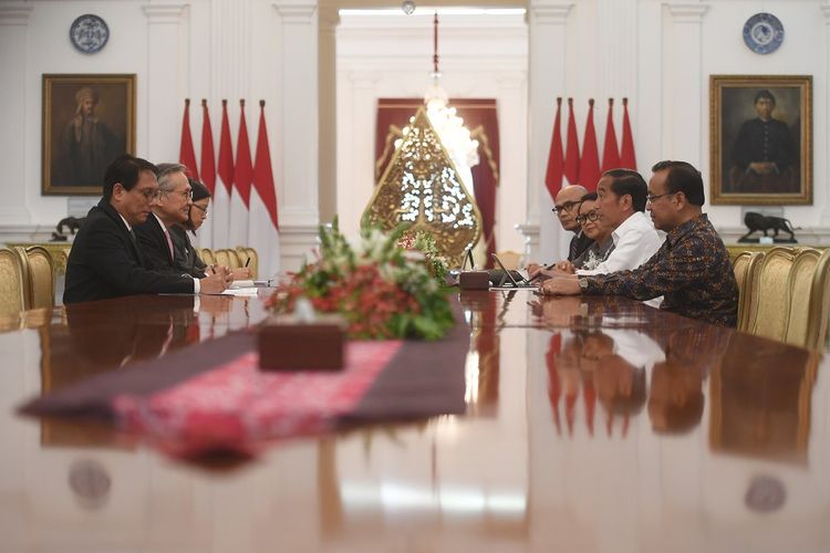 Presiden Joko Widodo (kedua kanan) menerima kunjungan Menteri Luar Negeri Thailand Don Pramudwinai (kedua kiri) di Istana Merdeka, Jakarta, Rabu (13/3/2019). ANTARA FOTO/Akbar Nugroho Gumay/aww
