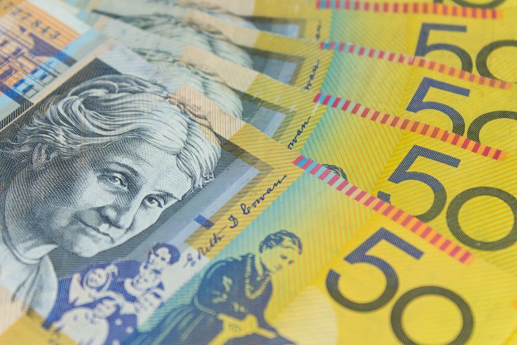 Uang kertas pecahan 50 dollar Australia.