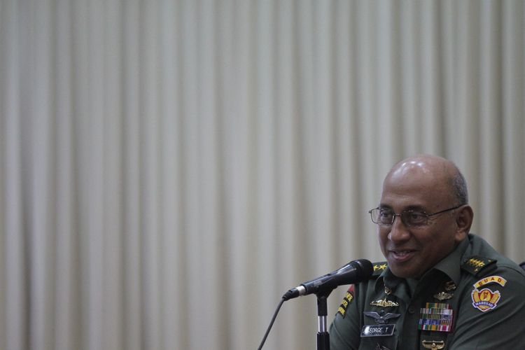 Jenderal TNI (Purn) George Toisutta saat menjabat sebagai Kepala Staff Angkatan Darat (KSAD).