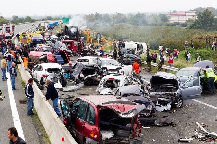 Sebuah kecelakaan beruntun terjadi di Veria, Yunani pada 5 Oktober 2014