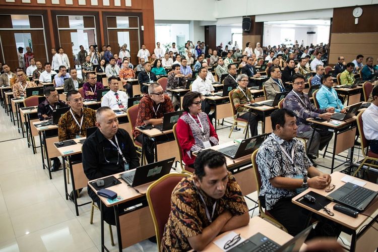 Suasana tes uji kompetensi Seleksi Calon Pimpinan KPK di Pusdiklat Kementerian Sekretaris Negara, Cilandak, Jakarta, Kamis (18/7/2019). Sebanyak 192 kandidat calon pimpinan (capim) Komisi Pemberantasan Korupsi (KPK) mengikuti uji kompetensi tersebut. ANTARA FOTO/Aprillio Akbar/aww.
