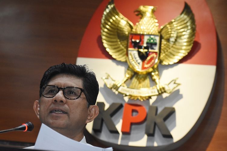 Wakil Ketua KPK Laode M Syarif menyampaikan keterangan pers tentang penetapan tersangka kasus dugaan suap perdagangan minyak mentah dan produk kilang Pertamina Energy Service Pte. Ltd. (PES) yang merupakan Subsidiary Company Pertamina di Gedung Merah Putih KPK, Jakarta, Selasa (10/9/2019). KPK menetapkan Managing Director PES periode 2009-2013 yang juga Dirut Pertamina Energy Trading (PETRAL) periode 2012 - 2015 Bambang Irianto sebagai tersangka kasus dugaan suap di sektor migas karena diduga menerima uang senilai 2,9 juta dolar Amerika Serikat terkait perdagangan minyak mentah dan produk kilang di PES. ANTARA FOTO/Indrianto Eko Suwarso/wsj.