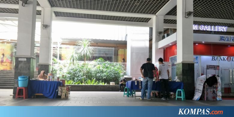 Mereka yang Masih Bertahan Berdagang di Wisata Balai Kota DKI Jakarta...