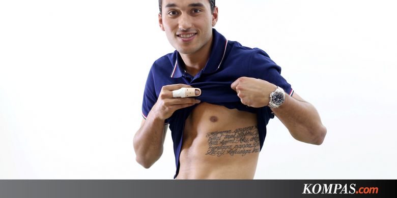 Mengintip Tato  di  Tulang Rusuk dan Lengan  Ezra Walian 