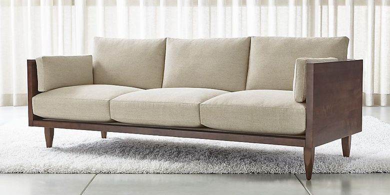 Sofa dengan frame kayu 

