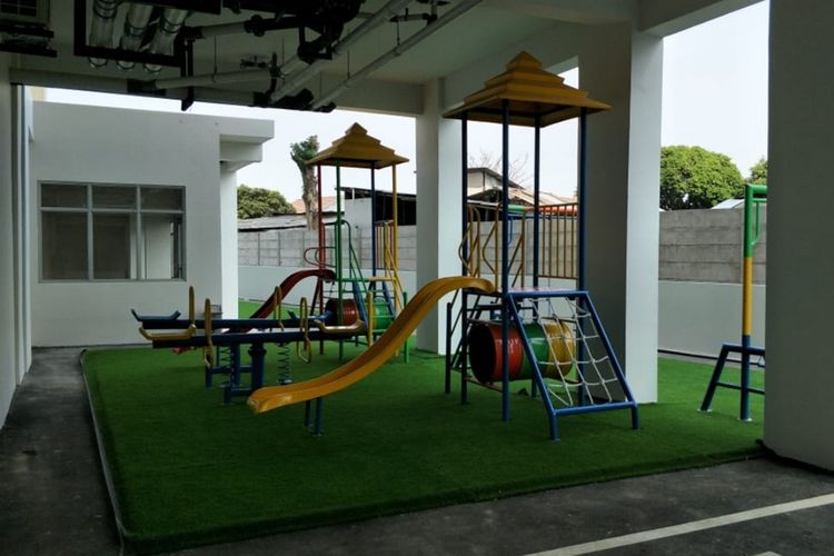 Taman bermain anak di Rusunami DP Rp 0 Pondok Kelapa, Jakarta Timur, Senin (2/9/2019).