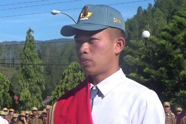 Anaknya Terpilih Jadi Pasukan Paski Nasional, Sopir Truk di Mamasa Menangis Haru