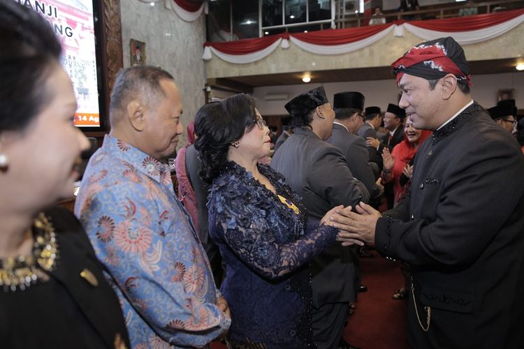 Wali Kota Semarang Hendrar Prihadi saat melantik 50 anggota DPRD periode 2019-2024.