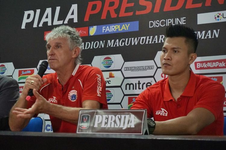 Pelatih Persija Jakarta Ivan Kolev dan Kiper Persija Jakarta Shahar Ginanjar saat jumpa pers usai laga melawan PSS Sleman
