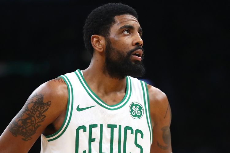 Pebasket Boston Celtics, Kyrie Irving, tampil pada laga gim kedua babak kesatu playoff NBA 2019 melawan Indiana Pacers, di TD Garden, Rabu (17/4/2019).