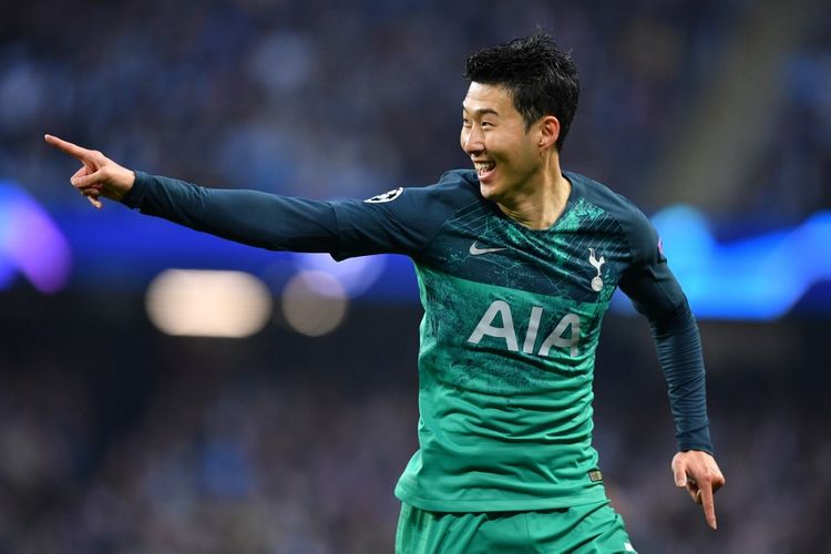 Penyerang Tottenham Hotspur, Son Heung-Min melakukan selebrasi usai mencetak gol ke gawang Manchester City pada laga leg kedua perempat final Liga Champions, di Etihad Stadium, Rabu (17/4/2019).