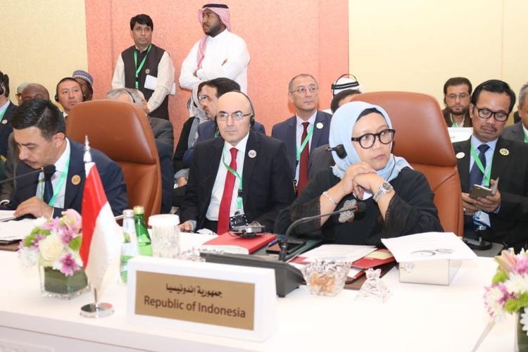 Menteri Luar Negeri (Menlu) Retno Marsudi saat mengikuti pertemuan antara Menlu negara-negara OKI di Jeddah, Arab Saudi, Rabu (31/5/2019).