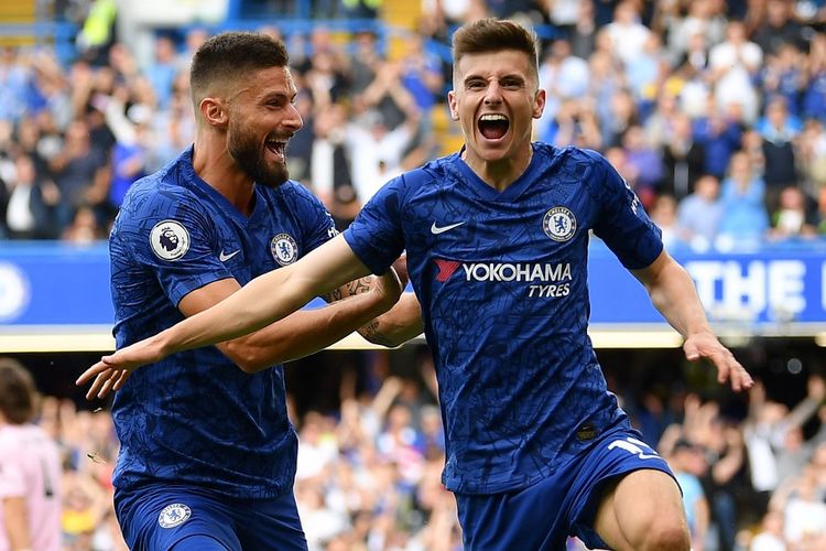 Gelandang muda Chelsea Mason Mount (kanan) saat melakukan selebrasi usai mencetak gol pada laga Chelsea vs Leicester di Stadion Stamford Bridge, London, Minggu (18/8/2019).