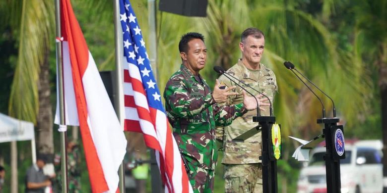 Jenderal TNI Andika Perkasa saat masih menjabat sebagai 
Kepala Staf Angkatan Darat (KSAD) bersama dengan Commanding General USARPAC, General Charles A Flynn membuka latihan bersama Garuda Shield ke-15 Tahun 2021 yang digelar di Pusat Latihan Tempur (Puslatpur) TNI AD di Martapura, Batu Raja, Sumatera Selatan. Rabu, (4/8/2021).