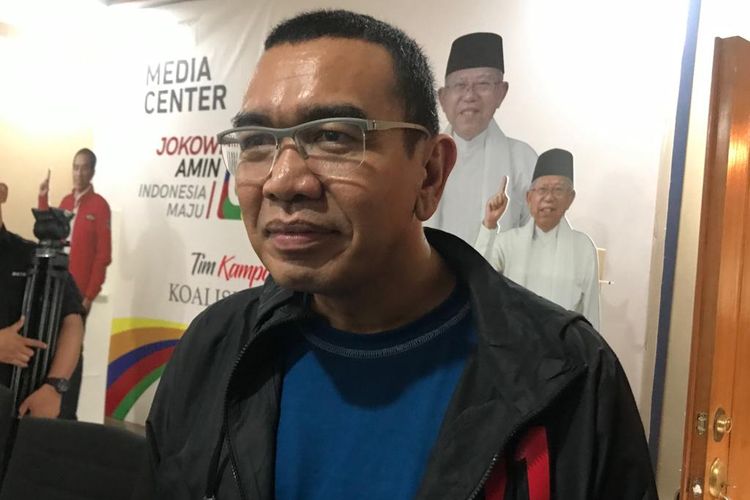 Juru Bicara TKN Jokowi-Maruf Amin, Arya Sinulingga, saat konferensi pers di Posko Cemara, Jakarta Pusat, Selasa (12/3/2019).