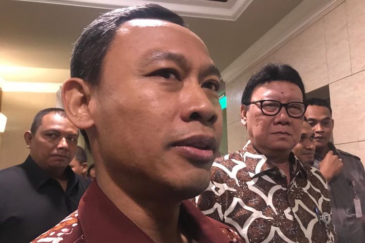 Komisioner Komisi Pemilihan Umum (KPU), Pramono Ubaid Tanthowi, usai menghadiri Rapat Koordinasi Nasional (Rakornas) Bidang Kewaspadaan Nasional dalam rangka penyelenggaraan Pemilu 2019 di Hotel Grand Paragon, Jakarta Barat, Rabu (27/3/2019).