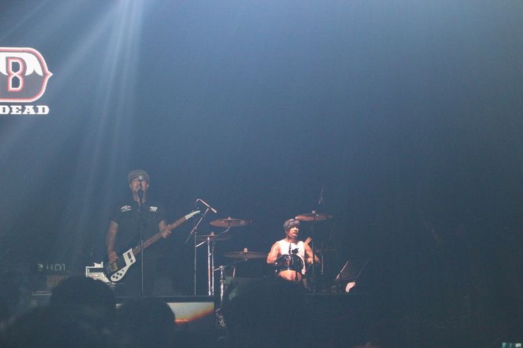 Superman is Dead membuka konser Iwan Fals & Band Aku Cinta di Ecopark Ancol,Jakarta Utara, Sabtu (30/3/2019).