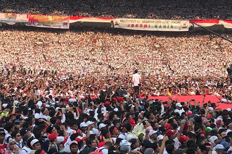 Calon presiden 01, Jokowi dalam kampanye akbar di Stadion Gelora Bung Karno, Sabtu (13/4/2019).