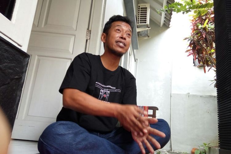 Pujonarko saat menceritakan perjalananya gowes mudik dari Jakarta Selatan ke Sleman