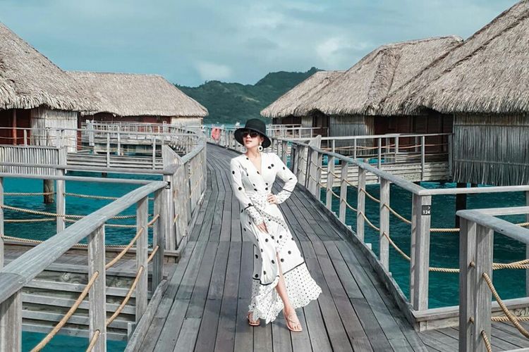 Syahrini dan Reino Barack berbulan madu di Bora Bora, Perancis.