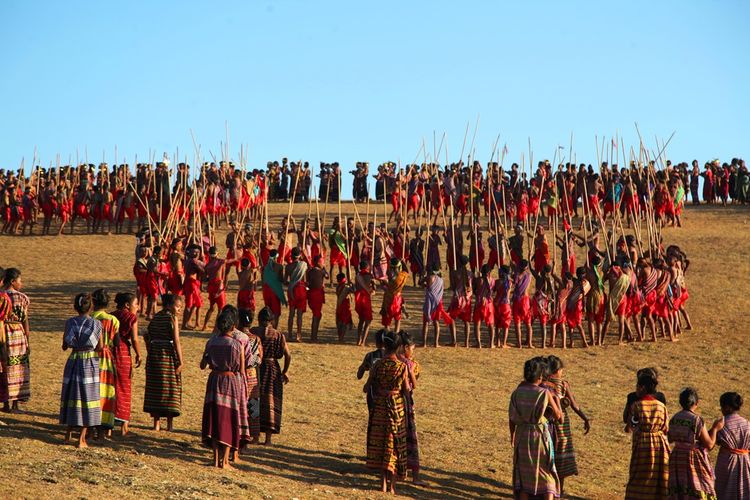 Tari Likurai di Belu, NTT, merupakan tarian persembahan untuk pahlawan yang menang perang.