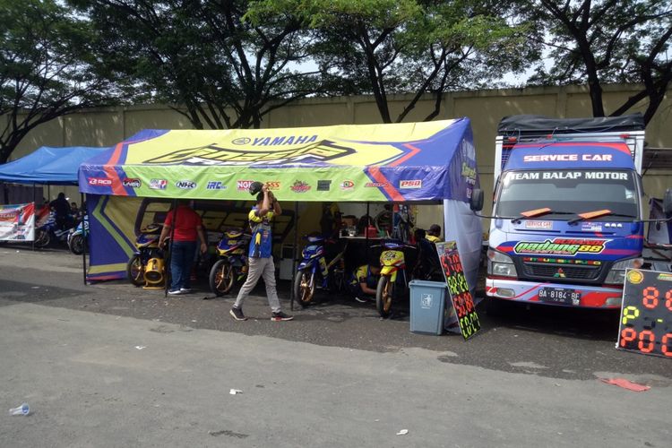 Salah satu paddock tim balap yang meramaikan gelaran Yamaha Cup Race 2019 seri kedua di Sirkuit Pancing, Medan, Sumatera Utara, 29-30 Juni 2019.