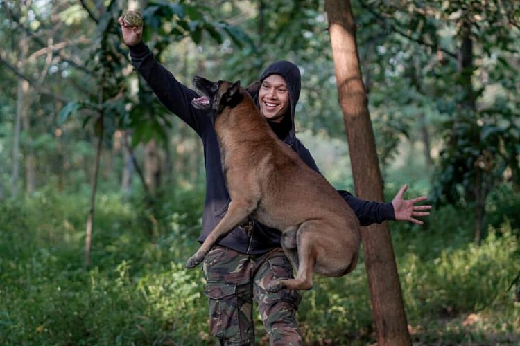 Presenter Bima Aryo dan anjing belgian malinoisnya.