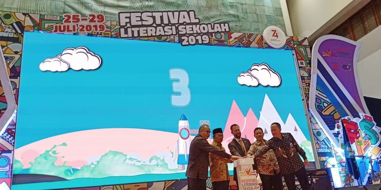 Menteri Pendidikan dan Kebudayaan (Mendikbud) Muhadjir Effendy saat pembukaan Festival Literasi Siswa yang diadakan di Plaza Insani, Gedung Kemendikbud Jakarta (26/7/2019).