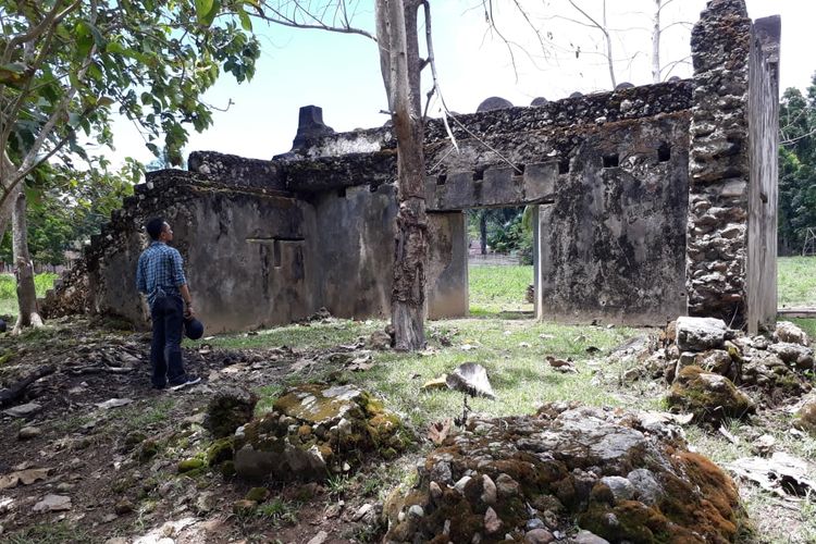 Sebuah pintu masuk di gerbang yang diduga bagian belakang Benteng Maas di Gorontalo Utara