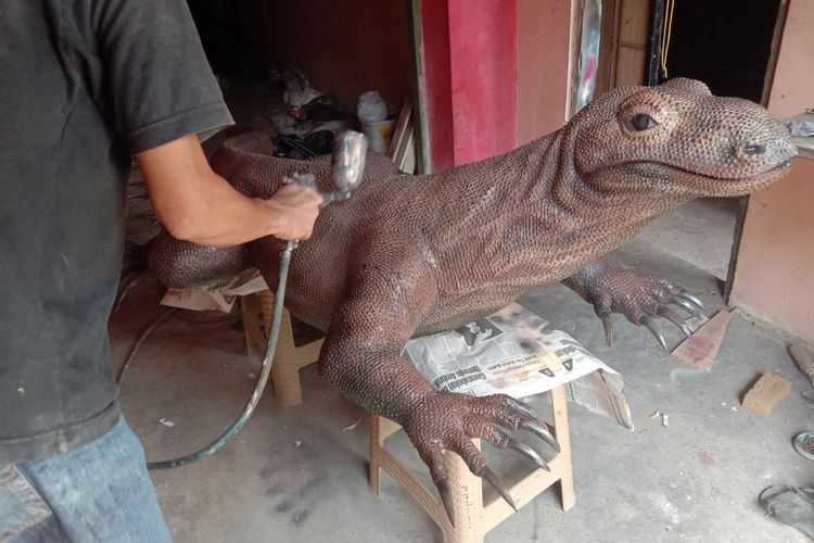 Replika patung komodo, yang akan dibawa ke Norwegia