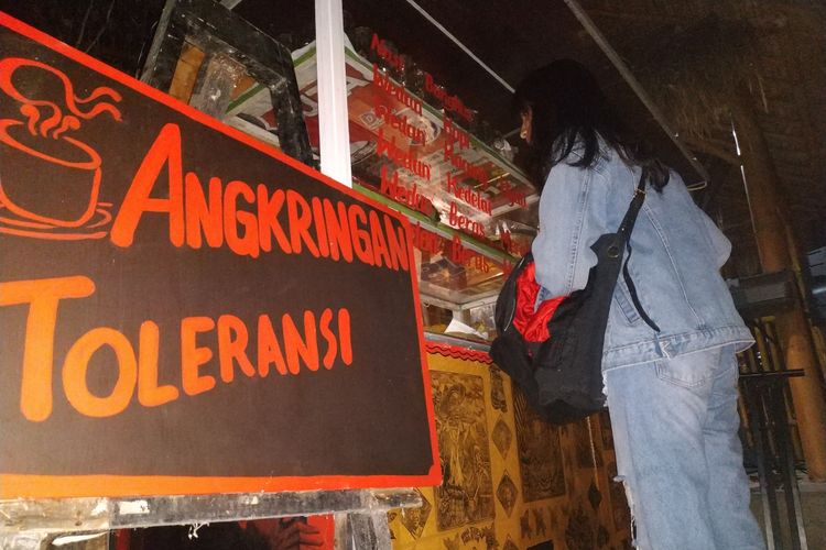 Warga Denpasar luncurkan angkringan Toleransi sebagai bentuk perlawanan terhadap gerakan radikalisme, Sabtu (29/6/2019).