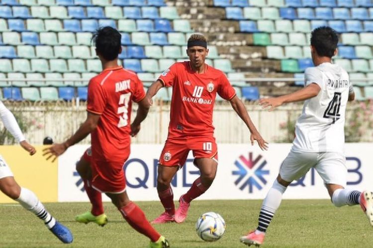 Aksi pemain Persija Jakarta Bruno Matos pada laga tandang timnya kontra tuan rumah Shan United, di Stadion Thuwanna, Yangon, Myanmar, Selasa (12/3/2019).