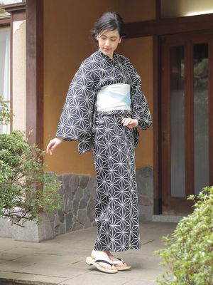 Yukata Berpola Tanshoku Geometric dari Lugnoncure