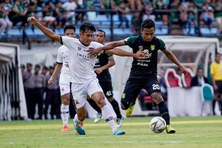 Laga Persebaya Surabaya vs Madura United pada pekan ke-12 Liga 1 2019 yang berlangsung di Stadion Gelora Bung Tomo, Surabaya, 10 Agustus 2019.