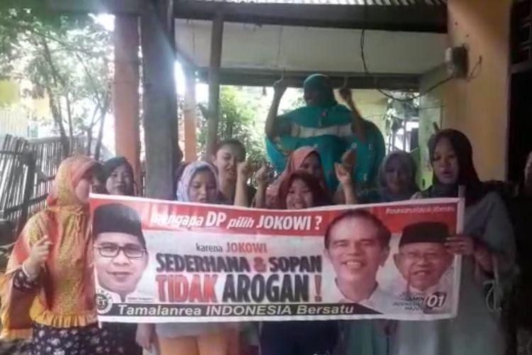 Beredar video puluhan orang yang mengaku petugas di beberapa TPS di Kota Makassar menyatakan dukungannya kepad pasangan calon Presiden dan Wakil Presiden nomor urut 01, Joko Widodo-Ma’ruf Amin. 