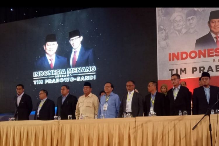 Capres Prabowo Subianto bersama tokoh-tokoh pengusungnya di acara rapat akbar di Surabaya, Jumat (12/4/2019)