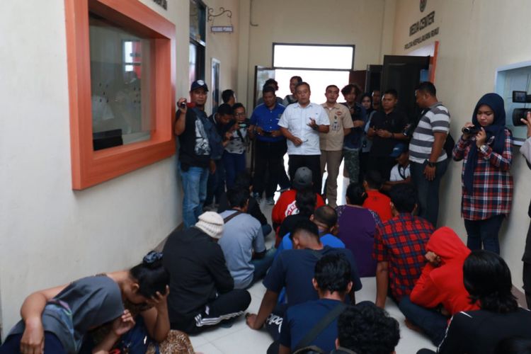 Jajaran Direktorat Reserse Kriminal Umum (Ditreskrimum) Polda Kepri mengamankan pekerja migran Indonesia (PMI) yang pulang dari Malaysia melalui jalur gelap atau secara ilega sekitar pukul 23.30 WIB, Senin (11/3/2019).