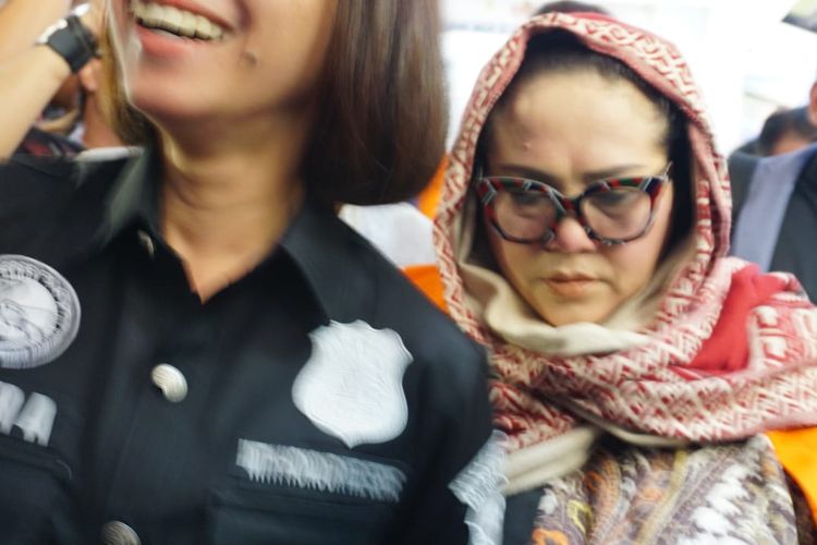 Pelawak Nunung dihadirkan dalam jumpa pers kasus penyalahgunaan narkoba di Polda Metro Jaya, Jakarta Selatan, Senin (22/7/2019). Ia ditangkap pada Jumat (19/7/2019).