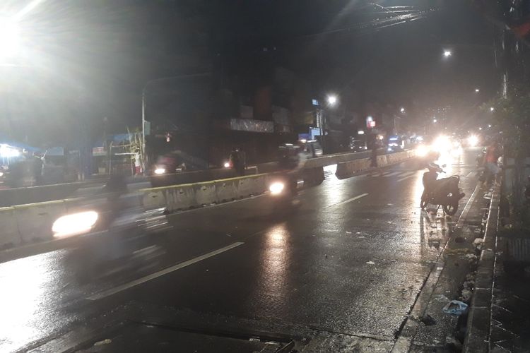 Tampak arus lalu lintas di Jalan Jatinegara Barat, Jakarta Timur sudah kembali lancar usai sempat tergenang air pada Jumat (26/4/2019) sore.