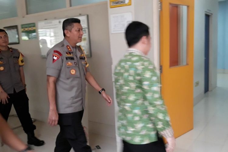Kapolda Jawa Tengah, Irjen Pol Rycko A Daniel saat hendak menjenguk Kasat Reskrim Polres Wonogiri di RSU Dr Oen, Sukoharjo, Kamis ( 9/5/2019). 
