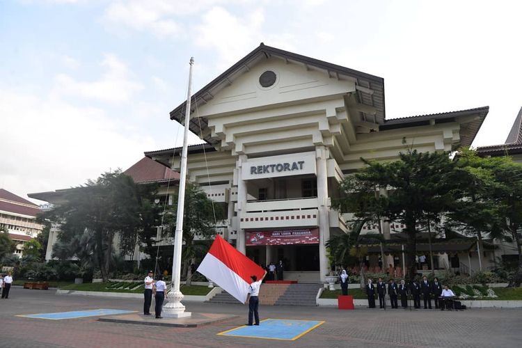 Upacara peringatan Hari Kesaktian Pancasila di halaman Gedung Rektorat Universitas Negeri Yogyakarta (UNY)