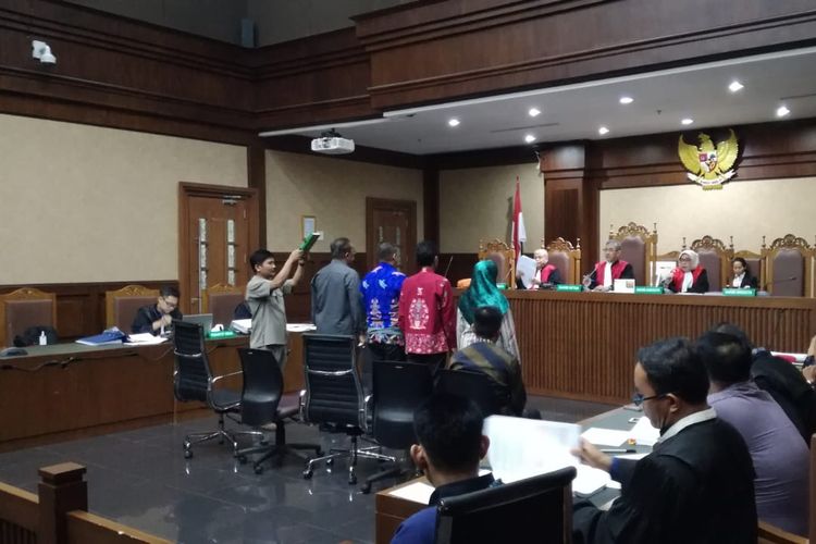 Enam saksi kasus DPRD Kalimantan Tengah di Pengadilan Tipikor Jakarta, Rabu (10/4/2019)