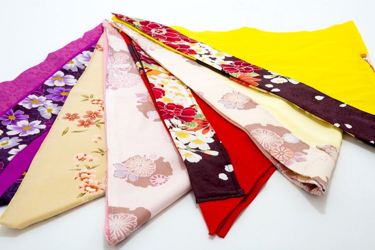 Hijab dengan motif tradisional Jepang