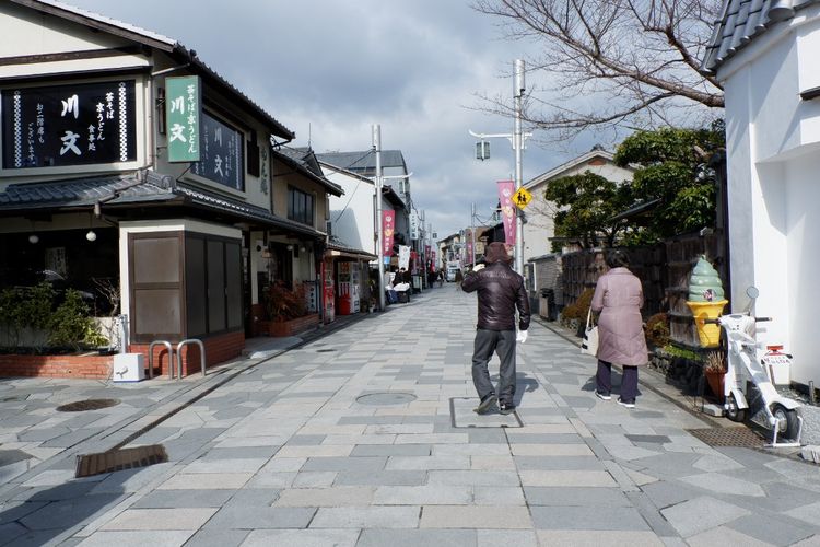 Shopping street dekat gerbang Kuil Byodoin