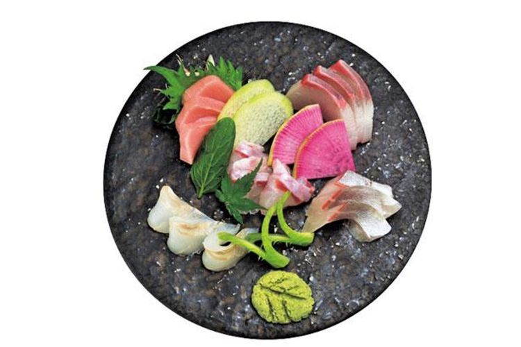 Omakase five-sashimi plate 